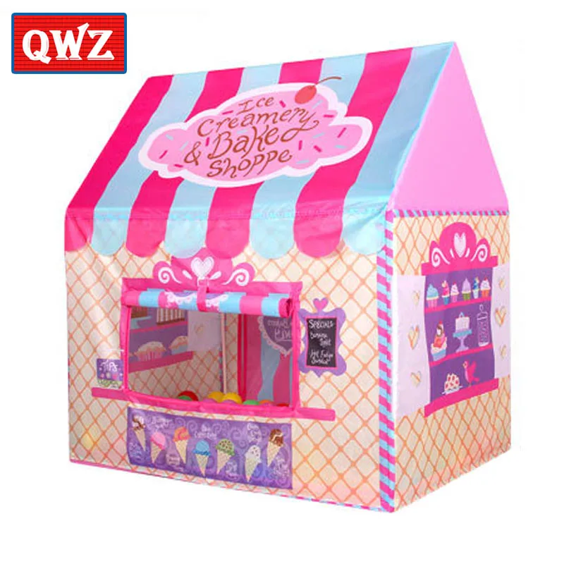 girl play tent house