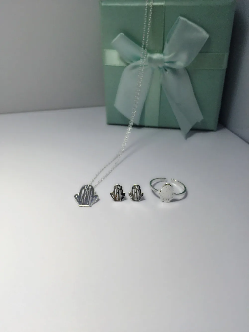 3268517797_334617663