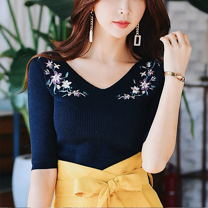 Dabuwawa Spring V-Neck Embroidery Knitted Sweaters for Women GIrls 2019 New Half Sleeve Slim fashion Pullovers Top   DN1ATS003