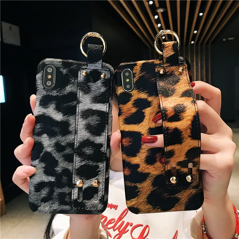 

For iPhone X XR XS Max 6 6S 7 Plus Cover Leopard Patterned Case Coque For iPhone 8 Plus Anti-knock Fitted Case With Hand Strap