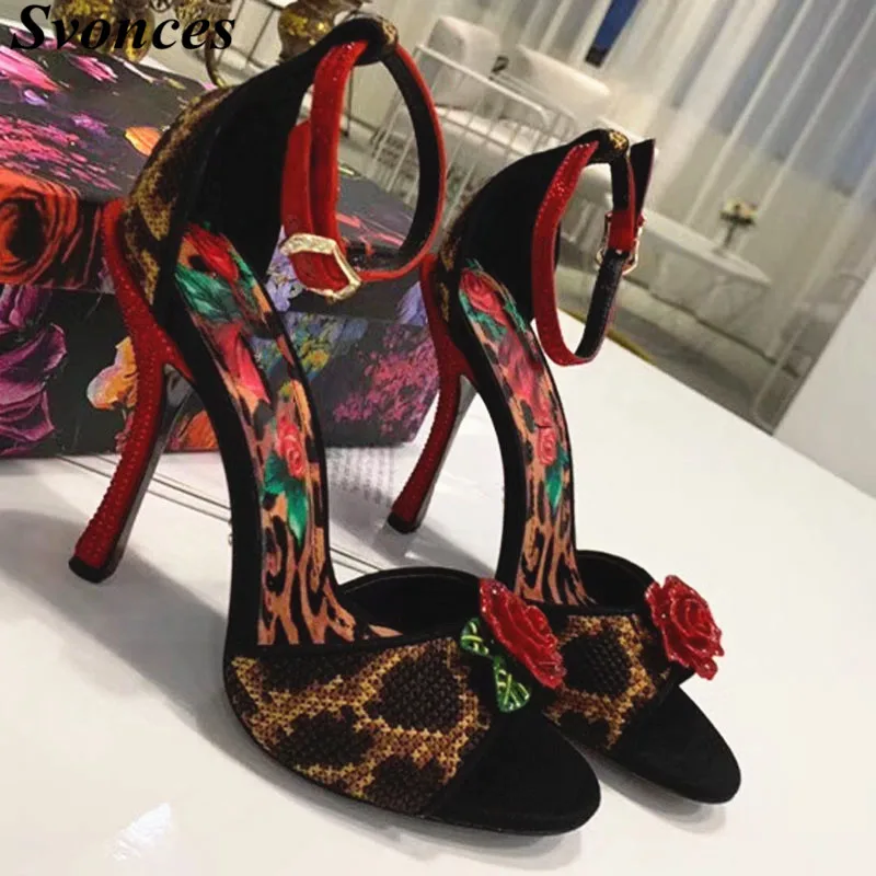 Пикантные сандалии Для женщин Rose& леопардовые босоножки на высоком каблуке ручной стежок банкет платье обувь украшенная хрусталем каблуком сандалии цветок