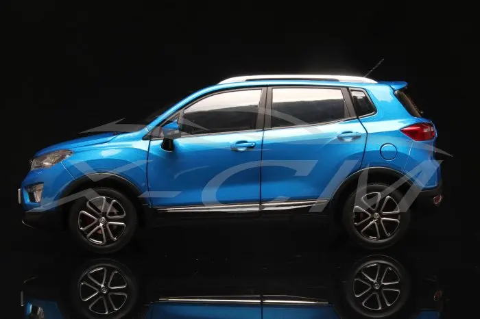 Литая модель автомобиля Changan CS15 SUV 1:18(синий)+ маленький подарок