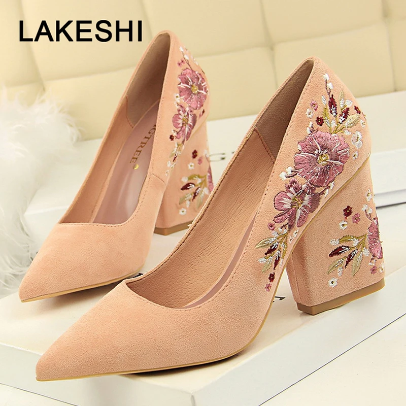 Свадебная обувь; новые женские туфли-лодочки с цветочной вышивкой; женская обувь на высоком каблуке; модная свадебная обувь; пикантная обувь для вечеринок; женская обувь на каблуке «рюмочка»