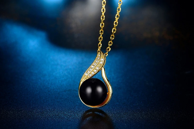 yellow gold necklace black pearl 750