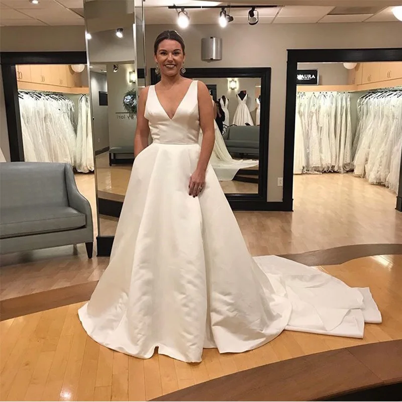 

Plus Size A-line Wedding Dress V-neck White Ivory Satin Long Bridal Dress Backless Bow Back 2019 Cheap Vestido De Casamento