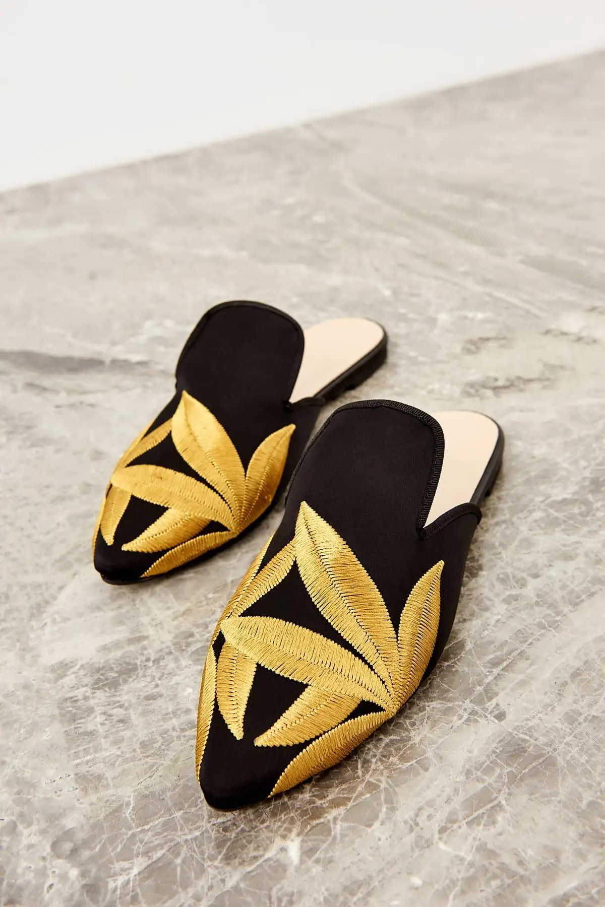 

Trendyol Black Suede Women 'S Slippers TAKSS19TE0012