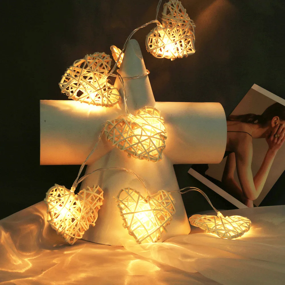 

New 2018 High Quality Christmas Rattan Heart Lights String House Party Decor Striking With10 LED Beads Drop Shipping