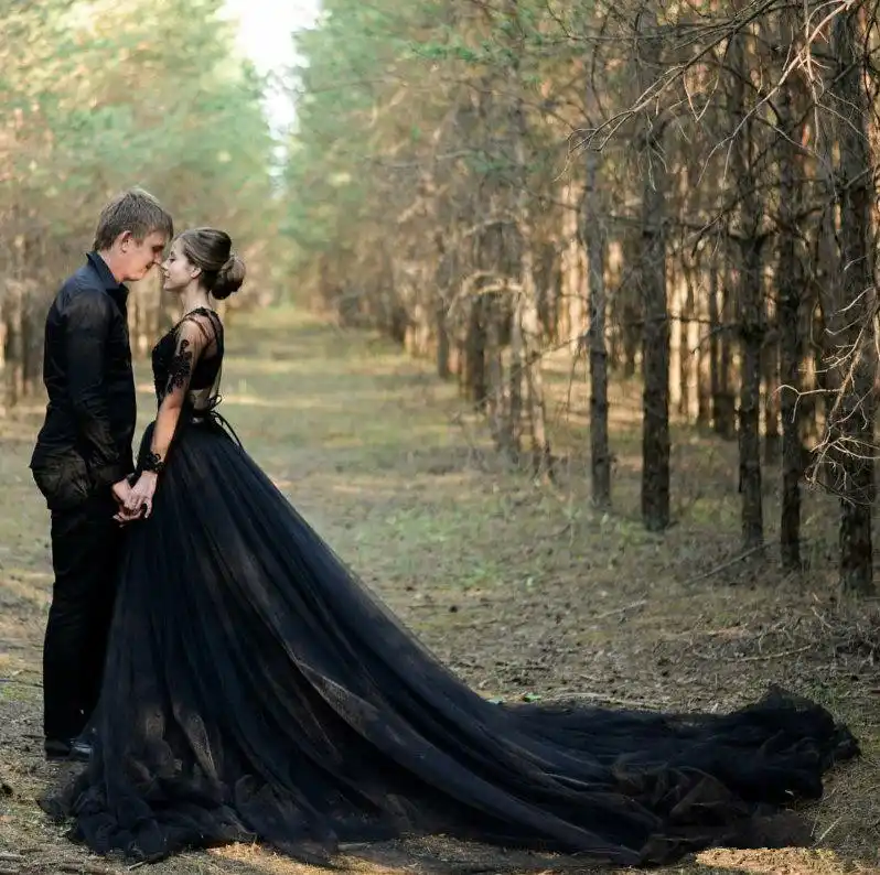 black marriage dress