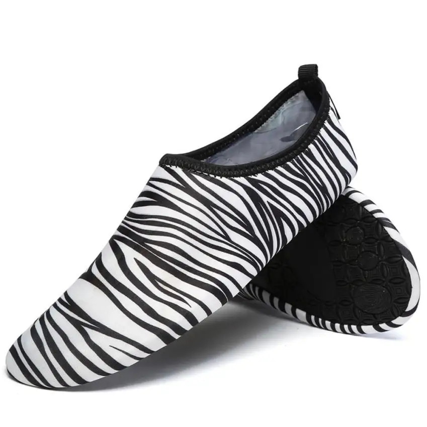 Мужская и Женская акваобувь унисекс быстросохнущая летняя обувь для носки Босиком тонкие туфли легкая дышащая обувь для плавания# E0 - Цвет: Черный