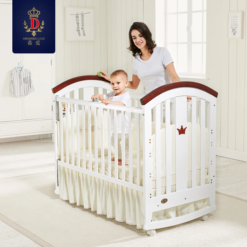 Бренд детская кровать Твердые Woode новорожденных Bebe кроватка-колыбель кровать с матрасом Multi Функция детская ролик переменной стол