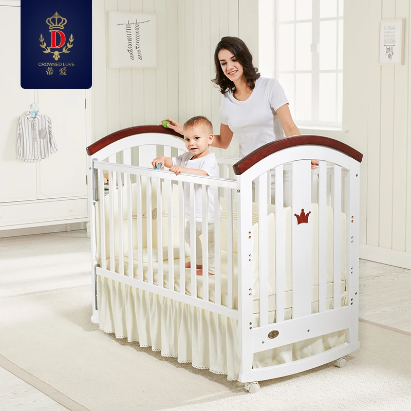 Brand Baby Bed Solid Woode newborn Bebe Bed Cradle Bed with Mattress Multi Function Children's Bed Roller Variable Desk