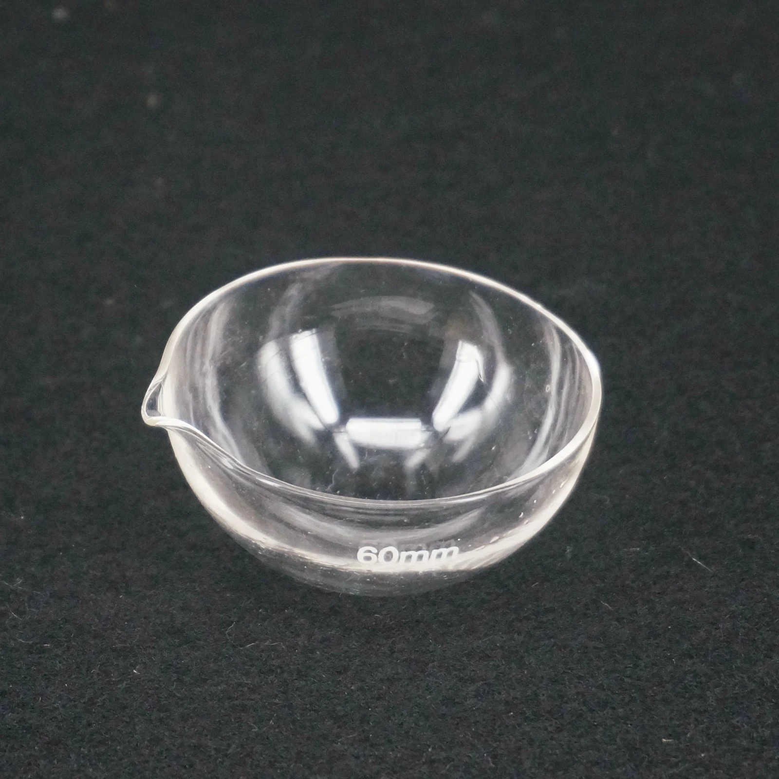 60 мм Диаметр стеклянная испаряющая тарелка круглое дно с носиком для химической лаборатории