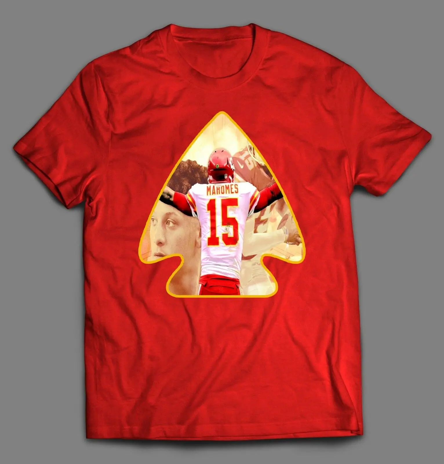 

CHIEFS PATRICK MAHOMES ARROWHEAD **OLD SKOOL CUSTOM ART** Mens T-Shirt *