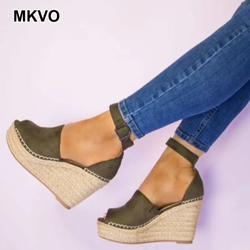 Роскошные пикантные женские босоножки на платформе сезон весна-лето-осень-зима