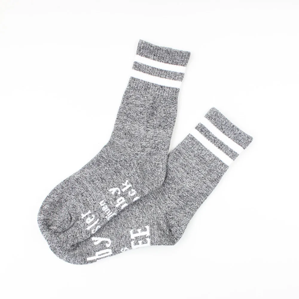 Мастер подарил Добби носки забавной модной именной, буква для мужчин и женщин удобные впитывающие пот счастливые хлопковые парные носки