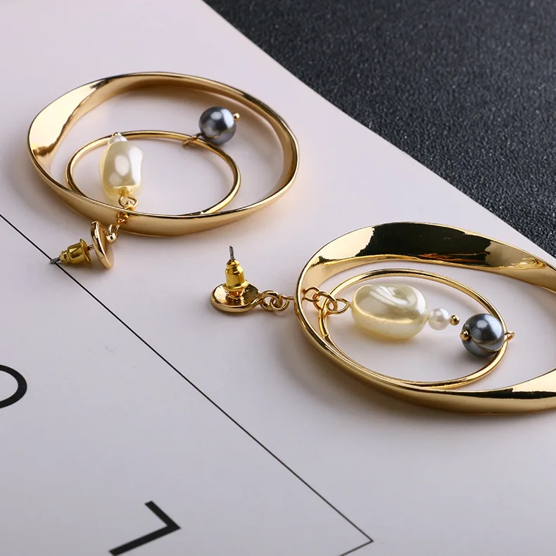 8751842132_892671496