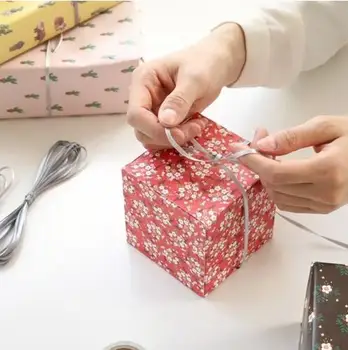 

10Pcs/Set Red Flowers Gift Box with Ribbon and Tags Party Favor Box Birthday Christmas New Year Treats Goodie Cookie Box