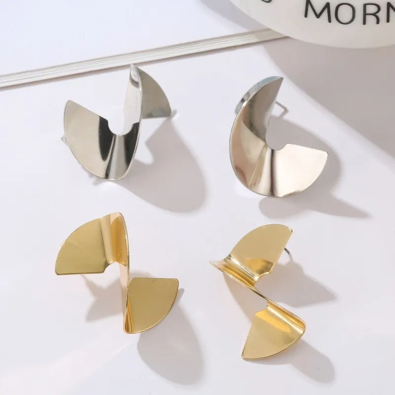 

Wholesale Geometric Irregular Metal Earring for Women Prisoner Modern Stud Earring Punk Style Statement Jewelry Oorbellen 2117