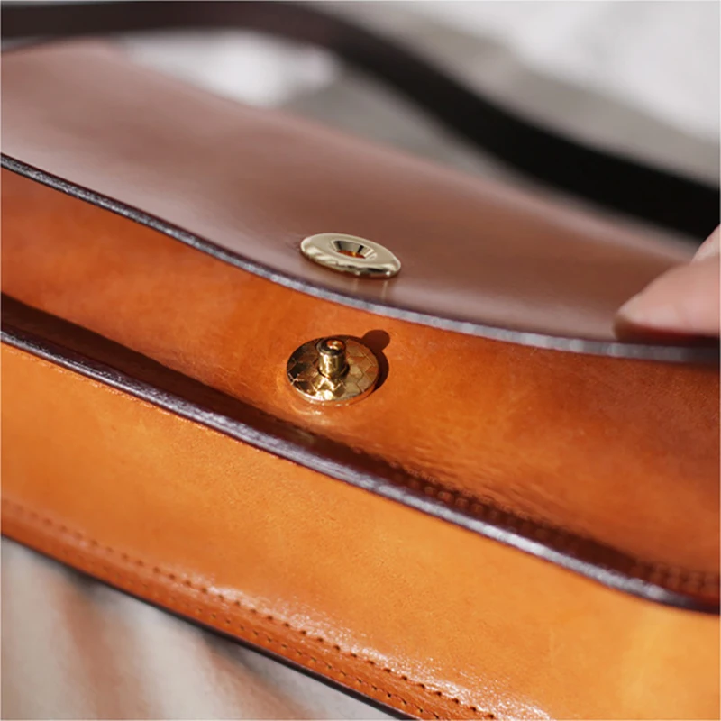 AETOO Simple small square bag, female retro literary single shoulder crossbody bag, temperament small bag