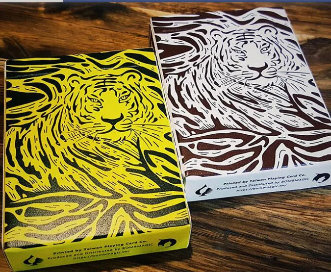 Koop De Verborgen Koning Amur Tijger Manchurian Tijger Speelkaarten Poker Size Deck Door TWPCC Nieuwe Sealed Magic Props