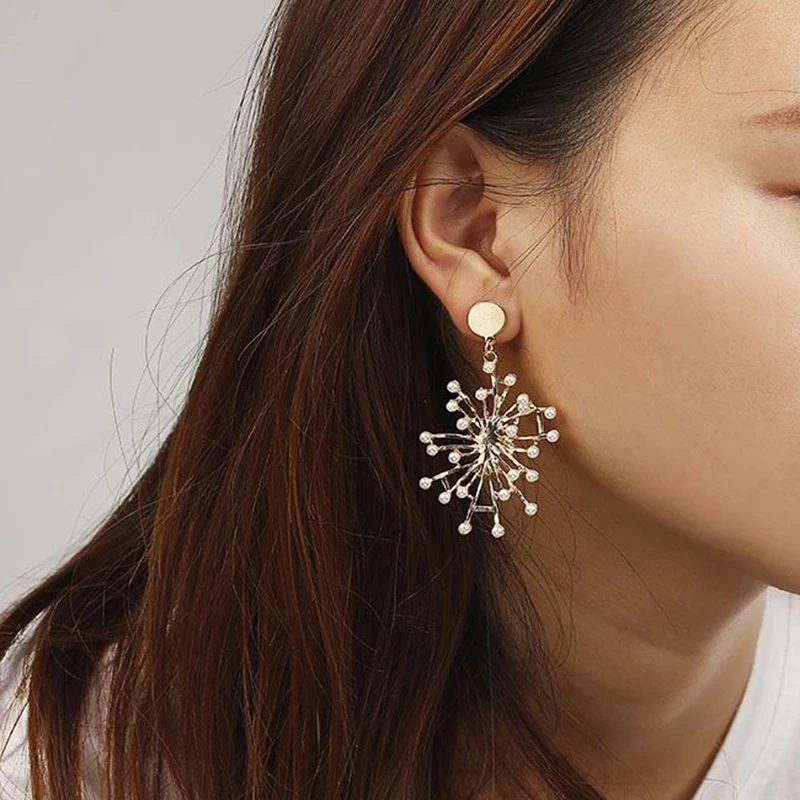

Fashion Women Drop Earrings Puck European Hollow Out Female Gold Color Leaflike Long Bohemia Pierced Dangle Earrings Wholesale