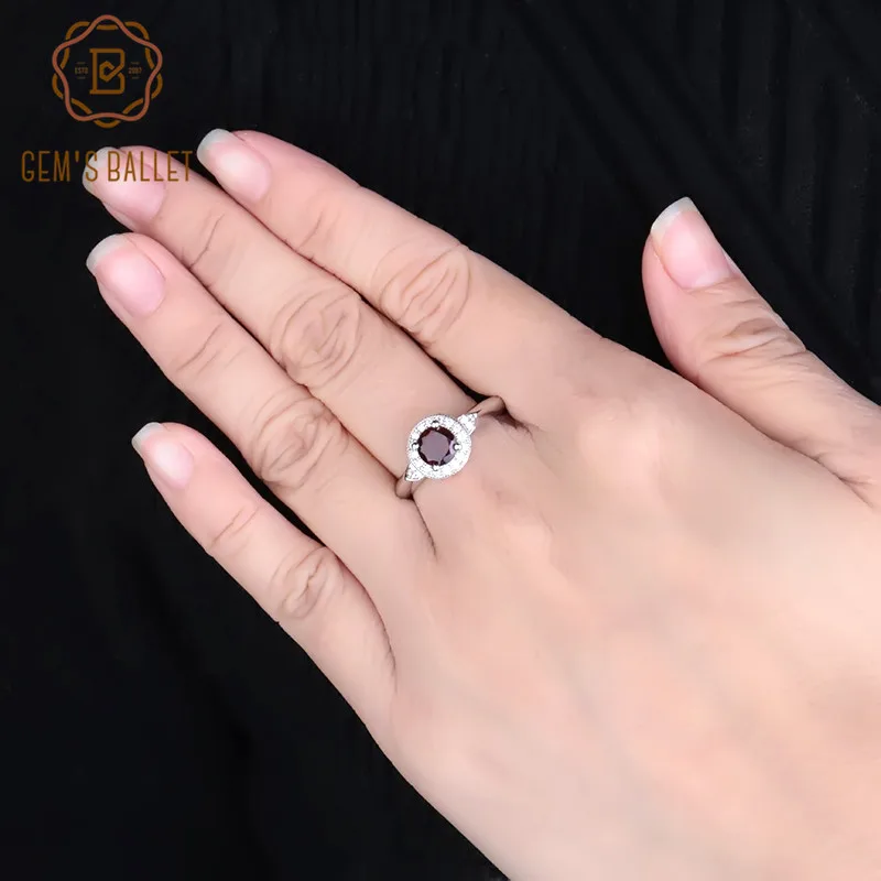 

GEM'S BALLET Real 925 Sterling Silver Classic Wedding Rings 1.05Ct Round Natural Red Garnet Gemstone Ring for Women Fine Jewelry