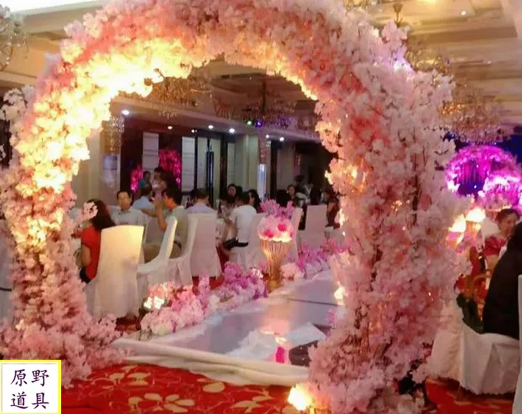 The wedding arch. Circular arch shelf wedding. Props decorate adornment stuff