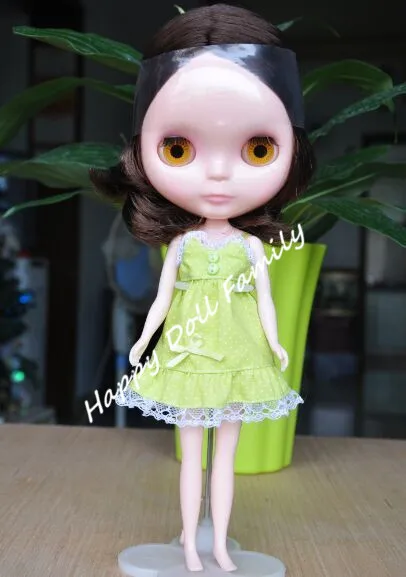 

Blyth doll, nude Blyth doll of 2008 version, color of eyechip and makeup on face are random, brown short hair 02