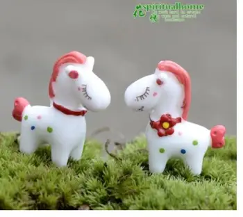 

set 2 Suit landscape is decorated with cute cartoon love pony DIY assemble small toys resin crafts articles Home decoration