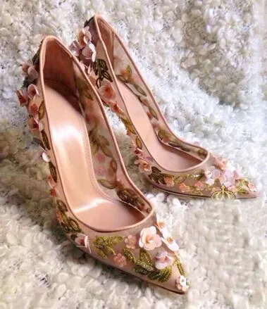 

Newest Autumn Winter Lace Flower Pointed Toe Gold Metal Heel Bride Dress shoes woman Women Wedding Party Dress shoes woman