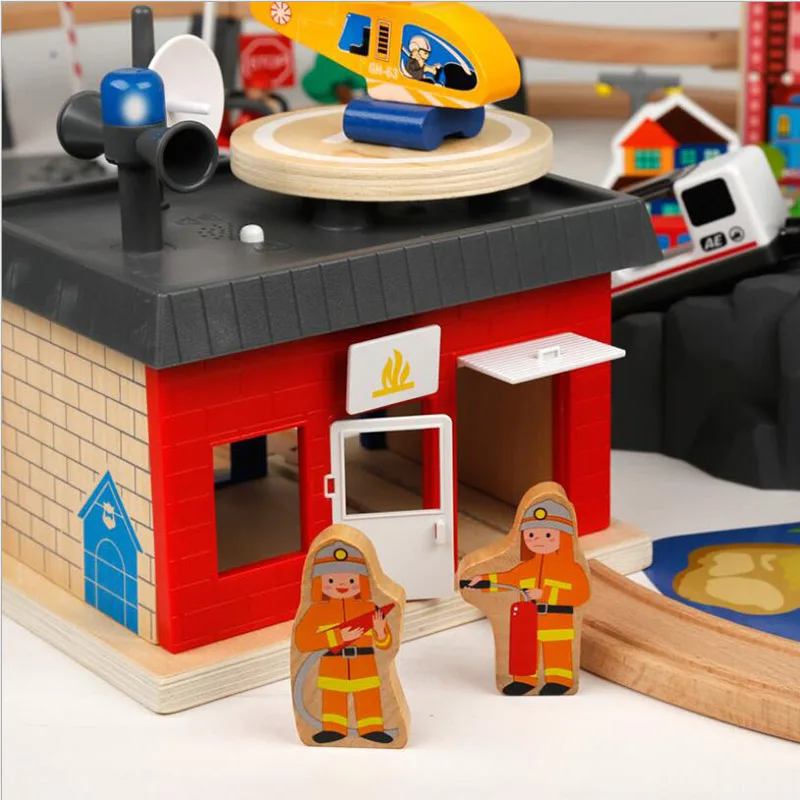 Электрический магнитный деревянный поезд трек пожарная полицейская железная дорога модель автомобиля паззлы деревянные Ранние развивающие игрушки для детей Brio