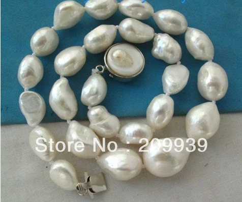 

huij 003006 White Baroque Freshwater Pearl Necklace Blister Pearl Clasp