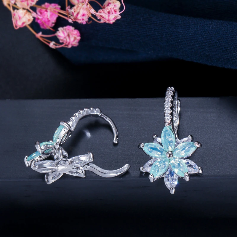 BeaQueen милые Разноцветные серьги-гвоздики с цветком и кубическим цирконием, модные вечерние женские ювелирные изделия E050