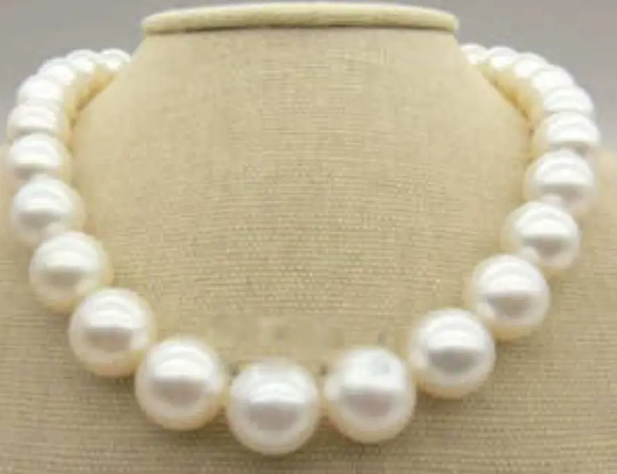 

Free shipping >>>>>>Big AAA 11-12MM Akoya white pearl necklace 17