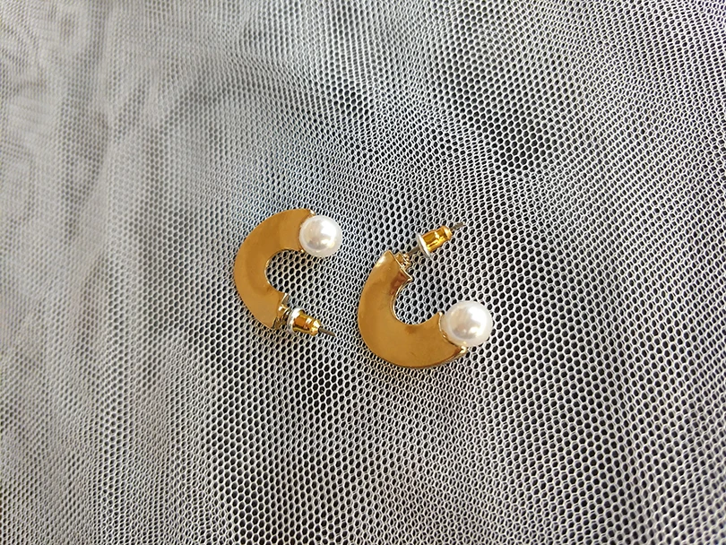 7 (4)