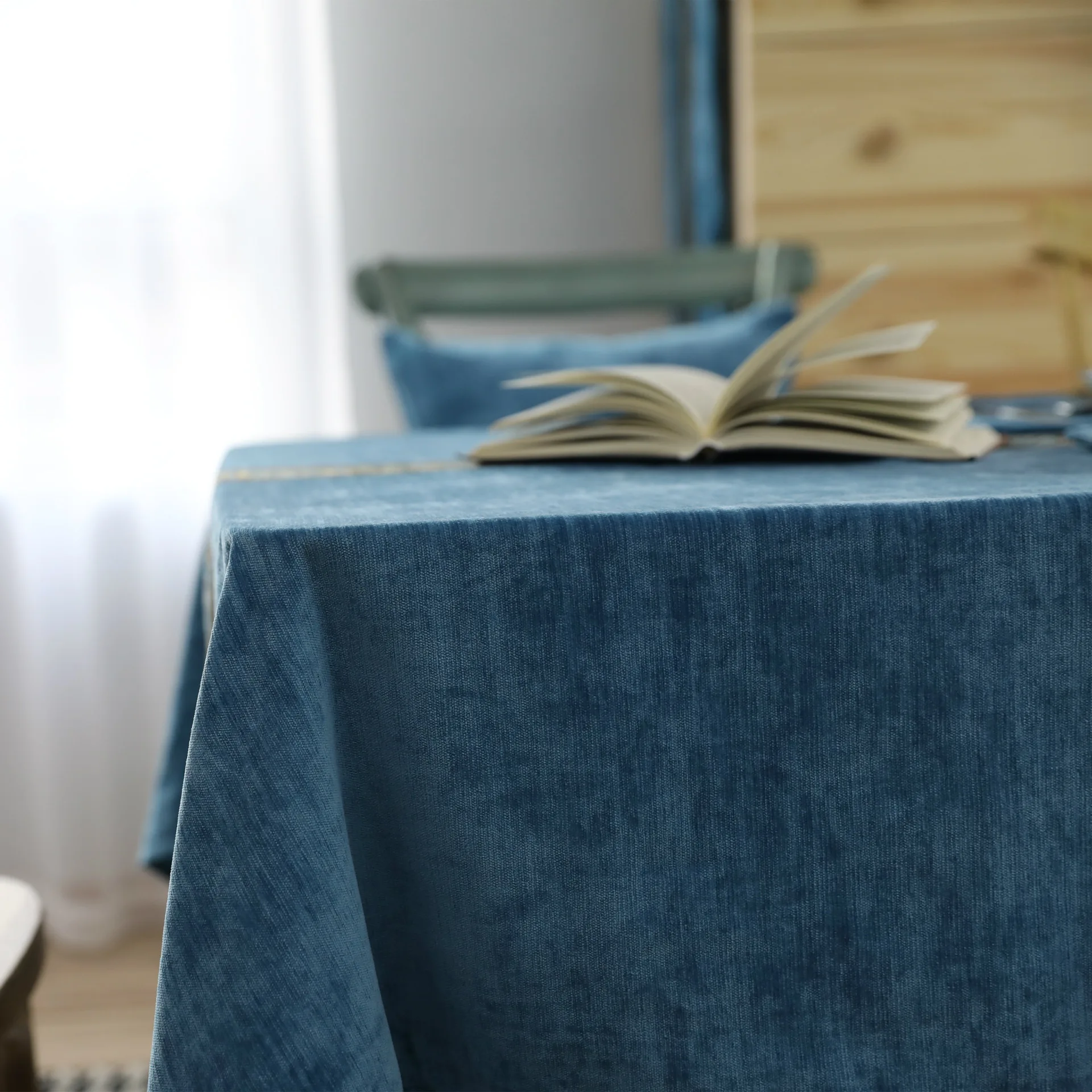 Nordic classical high-end tablecloths tea cloth embroidery blue double-sided velvet thick rectangular table cloth Nordic classical high-end tablecloths tea cloth embroidery blue double-sided velvet thick rectangular table cloth