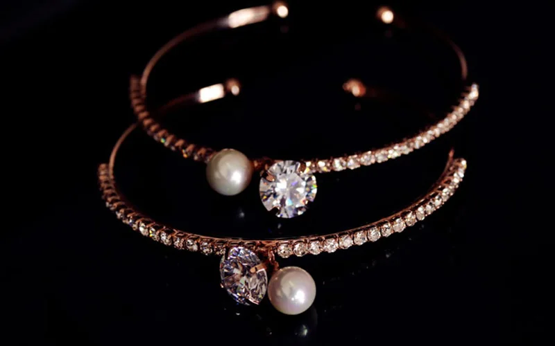 

Stunning Full Rhinestone Bracelet Alloy Pearl Crystal Bangle Ladies Outdoor Make Up Cuff Handchains jb233