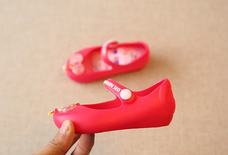 Детская обувь; летние сандалии карамельного цвета для девочек; Детские желе сандалии для девочек с мягкой подошвой; сандалии для девочек; пляжная обувь; леденец для детей