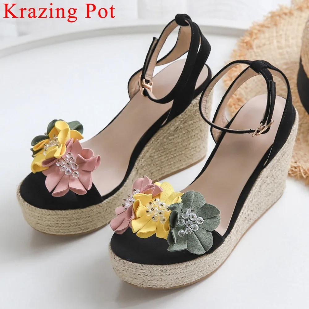 

Krazing Pot hot selling natural leather wedges platform flowers straw decoration round peep toe buckle strap fairy sandals L66