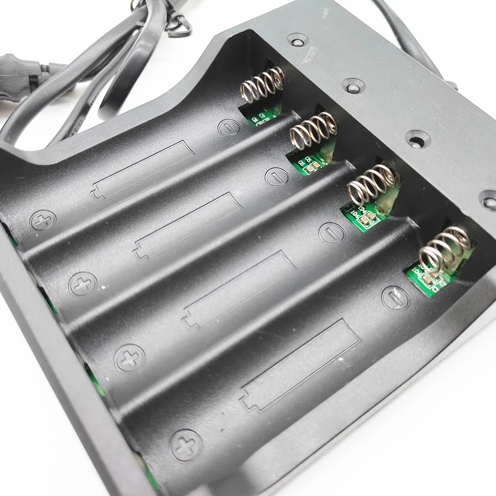 18650 Vape Battery Charger 100-240V 4 Slots Electronic Cigarette Smart Charger for 18650 Lithium-ion Battery EU Plug 18650 Vape Battery Charger 100-240V 4 Slots Electronic Cigarette Smart Charger for 18650 Lithium-ion Battery EU Plug