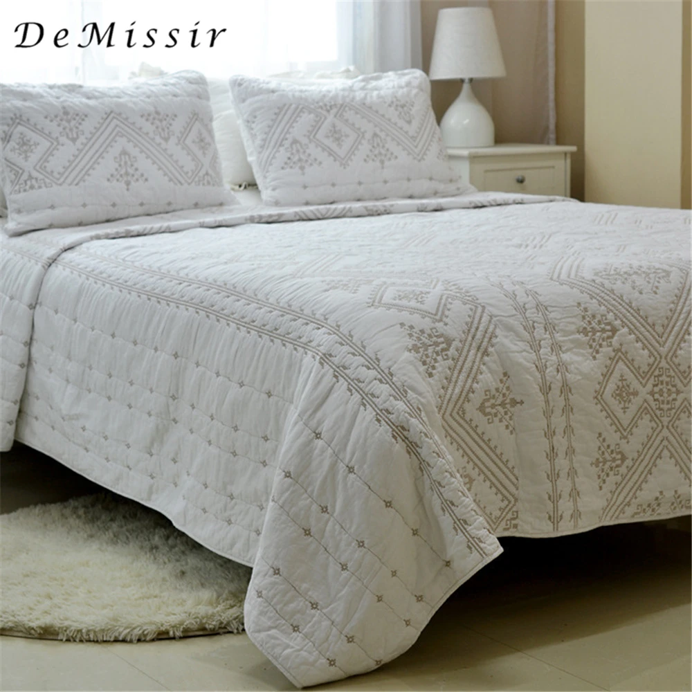 DeMissir Brief роскошный комплект из 3 предметов, Королевский размер, белое стеганое одеяло с золотой вышивкой, цветочное покрывало, покрывало на кровать, чехол для кондиционера