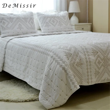 

DeMissir Brief Luxury 3pcs Set King Size White Quilt Golden Embroidery Florentine Bedspread Bed Cover Air Conditioner Cover