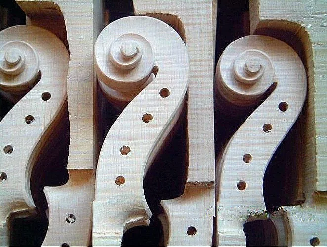 

Violin instrument head material has been carved to complete the fine work of high-grade maple materials