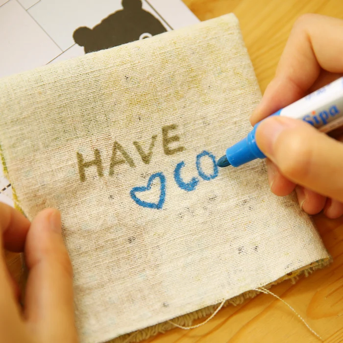 

1 Piece 13 Colors to Choose Permanent Paint Marker Pen Photo Album DIY Car Tyre Tire Tread Rubber Fabric Metal Waterproof Marker