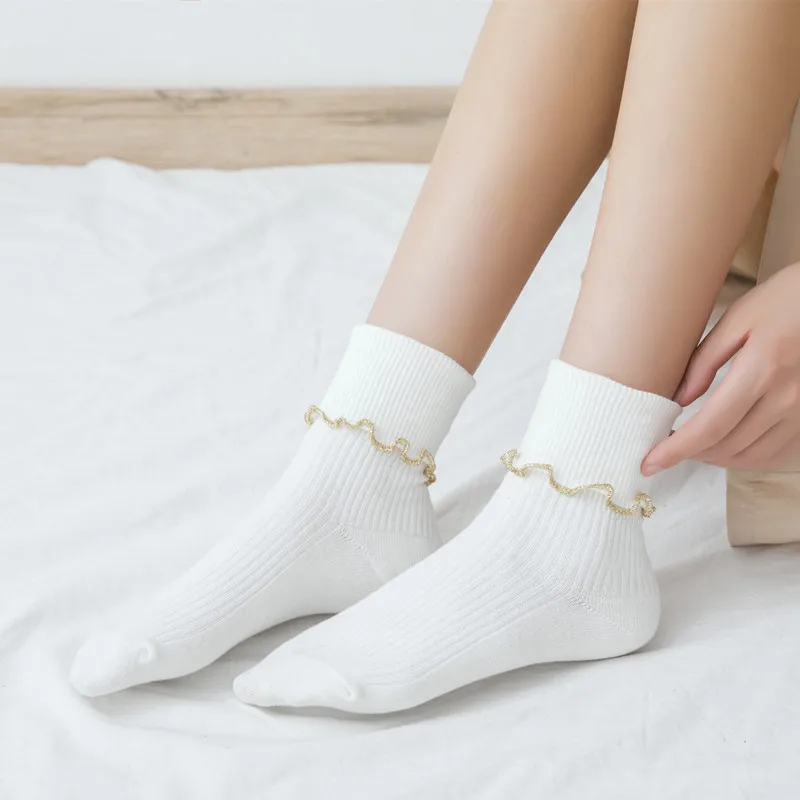 

Fashion 2019 Women Socks Cotton White Sweet Gold Silk Ladies Socks Girls Japanese Retro Daily Basic Female Socks Streetwear
