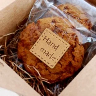 

2000pcs/lot Square Kraft Hand Made Sitcker,Adhesive Paper Wedding Seal Label,For Bakery Gift Packing Bag Decoration 2.5x2.5cm