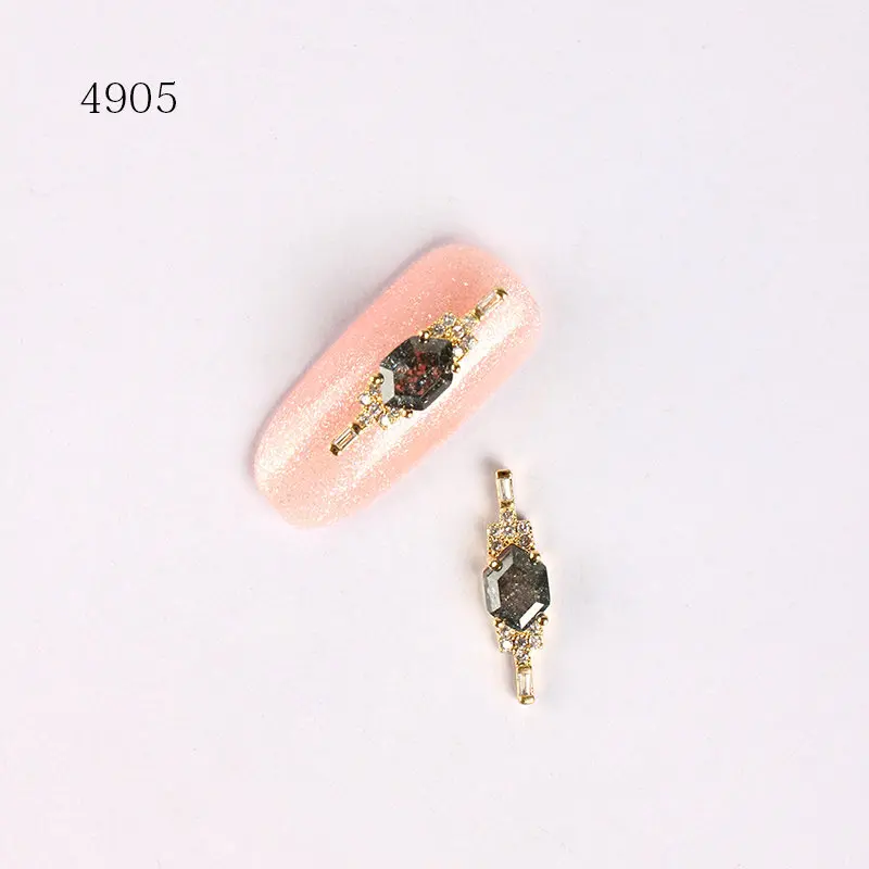 4905