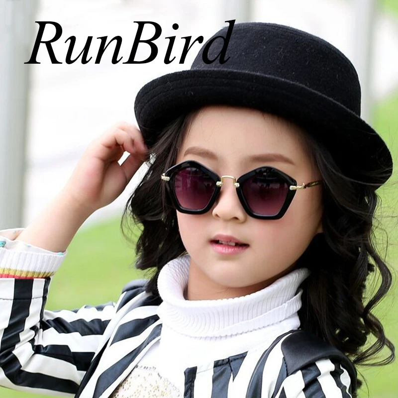 Kids Sunglasses Children Boys Girls Plastic Frame Rivet Colorful Goggles SHADES Eyewear UV400 R545