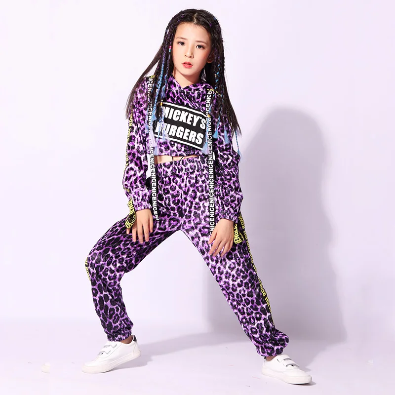 Новинка; Детский костюм для джазовых танцев; фиолетовый Леопардовый комплект в стиле хип-хоп для девочек; модная детская одежда для подиума; сценический наряд; DQL023