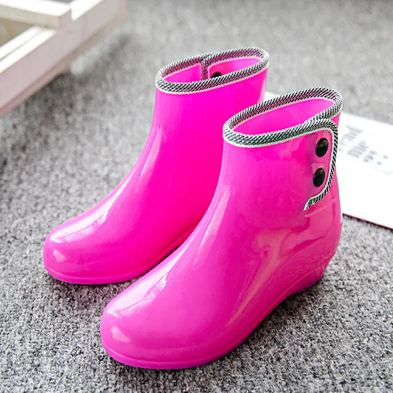 

Autumn and Winter Edition of Han Edition Vogue Female Rain Boots Short Tube Adds Velvet Rain Shoes Garden Wear-resisting Water